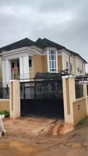5bdrm Duplex in Benin City for sale