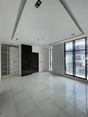 Furnished 5bdrm Duplex in Chevron for sale