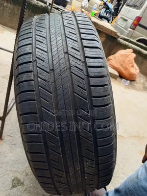 275/70/17 Michelin Tire Original