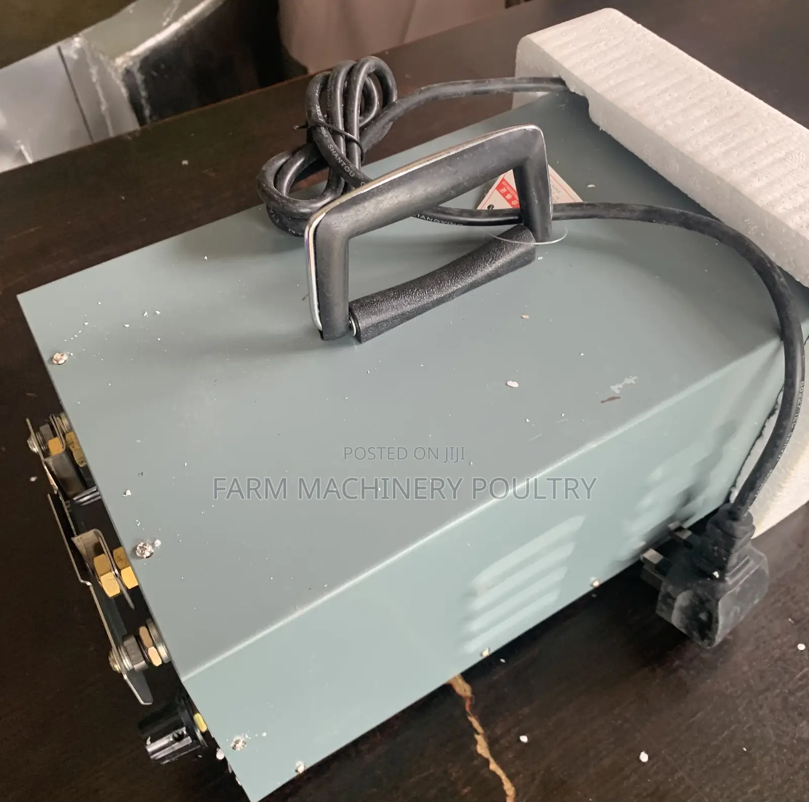 Debeaking Machine