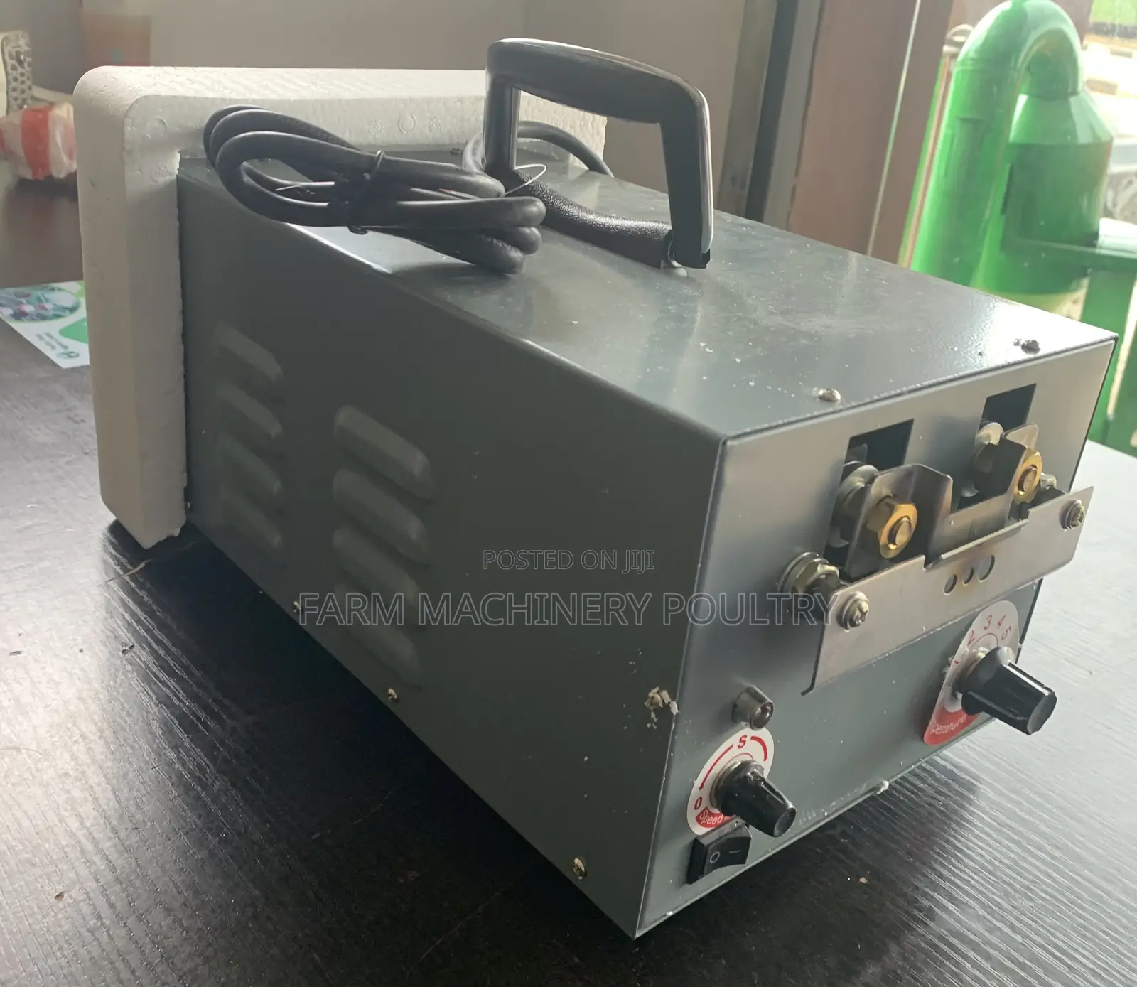 Debeaking Machine