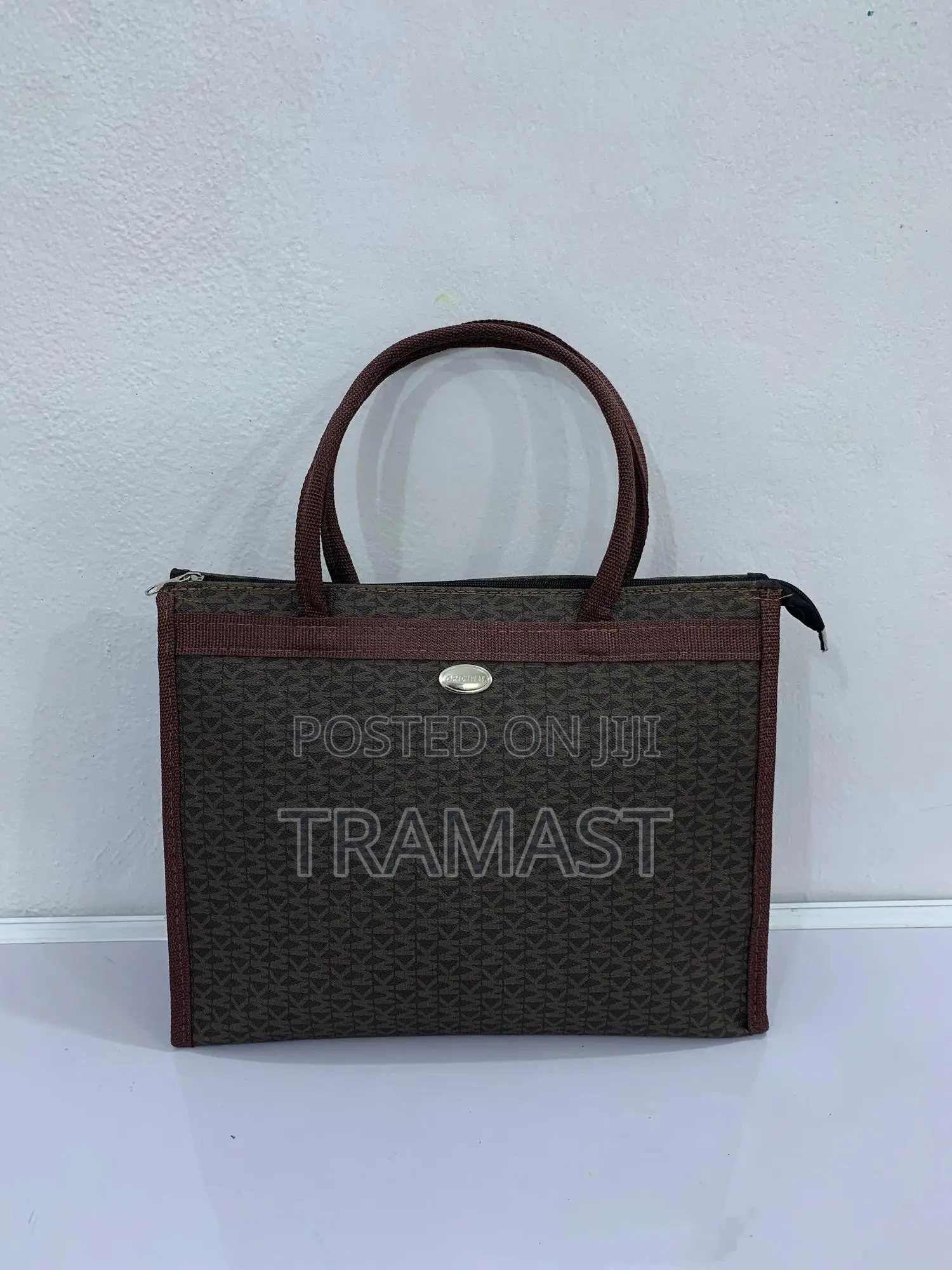 Elegant Designer Handbag – Brown