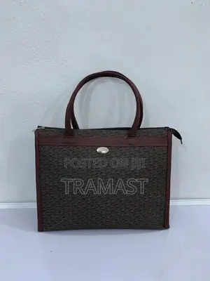 Elegant Designer Handbag – Brown