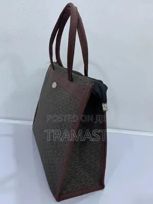 Elegant Designer Handbag – Brown