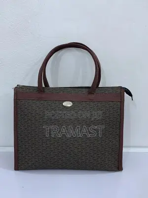 Elegant Designer Handbag – Brown
