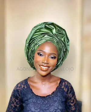 Photo - Makeup Artist And Makeup Trainer