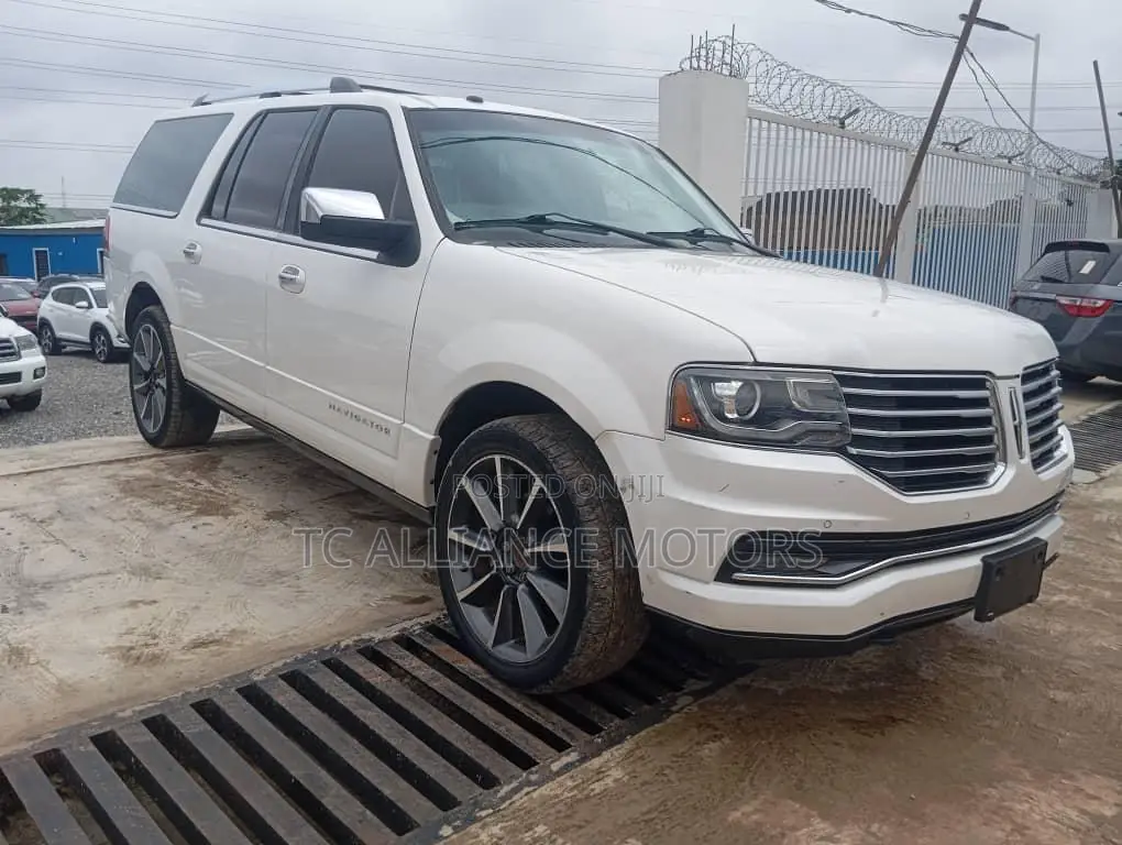 Lincoln Navigator Reserve 4x4 2016 White