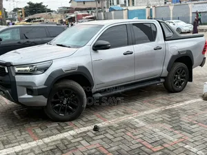 Toyota Hilux 2024 Gray