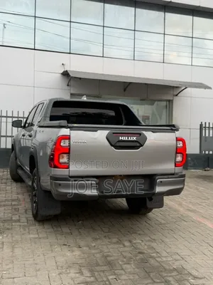 Toyota Hilux 2024 Gray