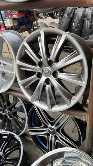 Lexus Es350 2015 Model, 17 Rim. Big Hub