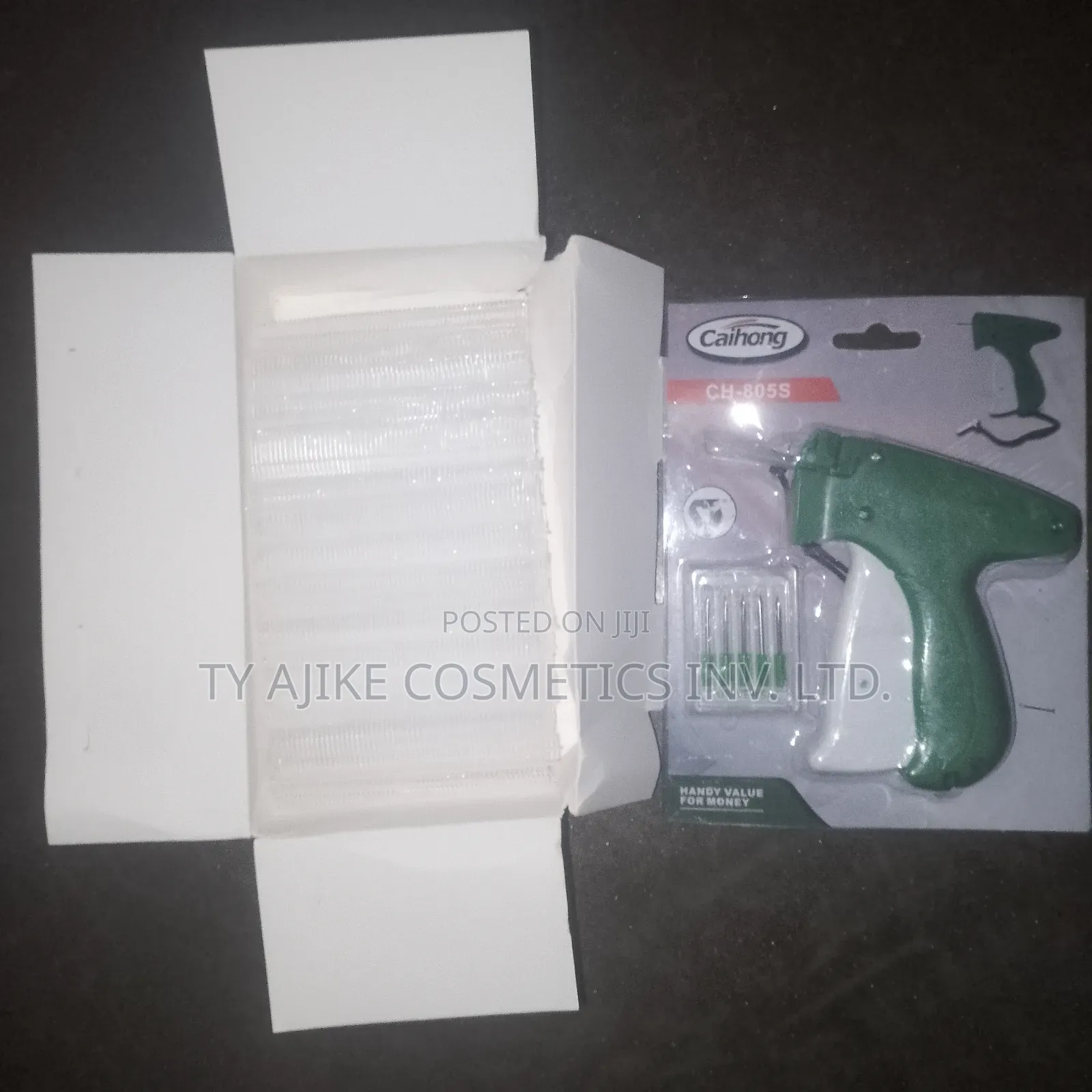 Tagging Gun With 10,000 Barbs, 5 Extra Needles and Fastener