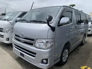 Toyota HiAce 2015 Silver