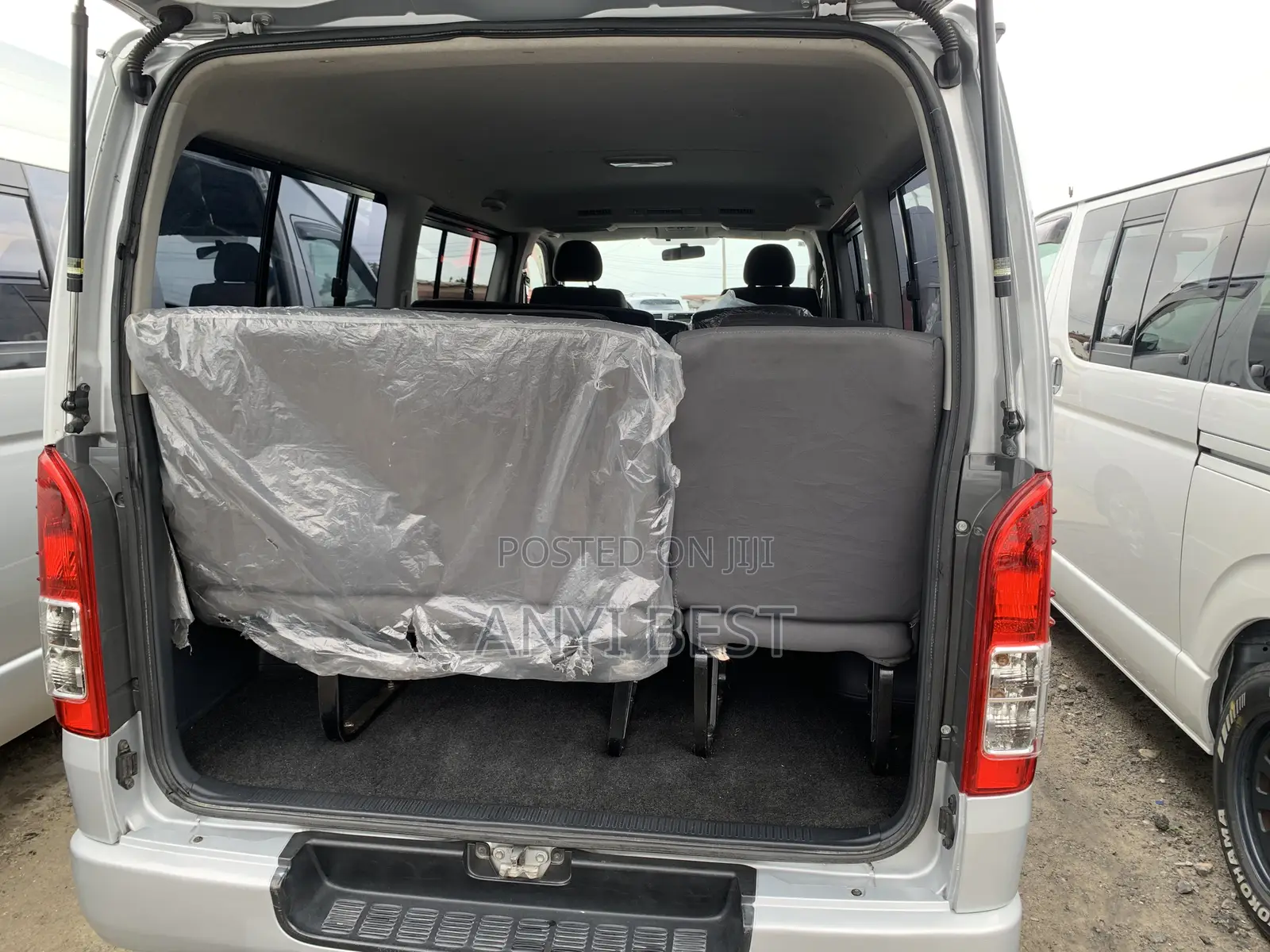 Toyota HiAce 2015 Silver