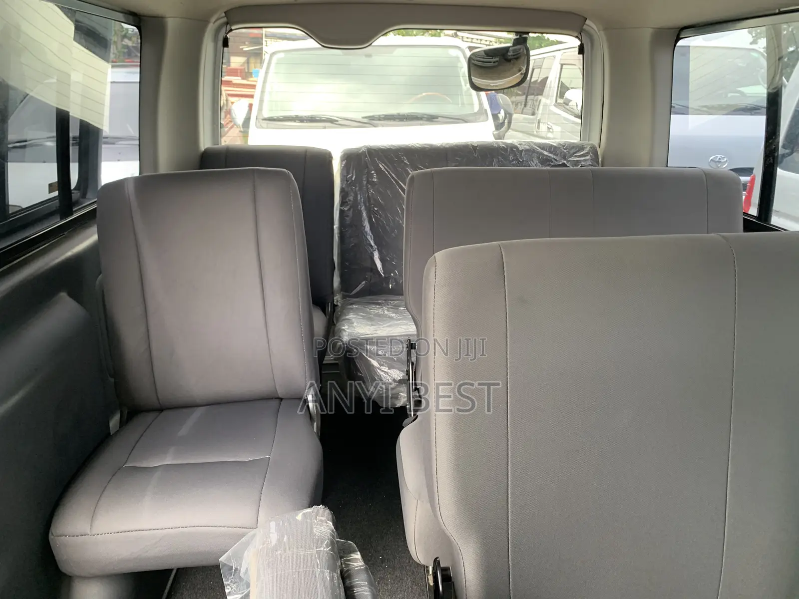 Toyota HiAce 2015 Silver
