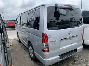 Toyota HiAce 2015 Silver