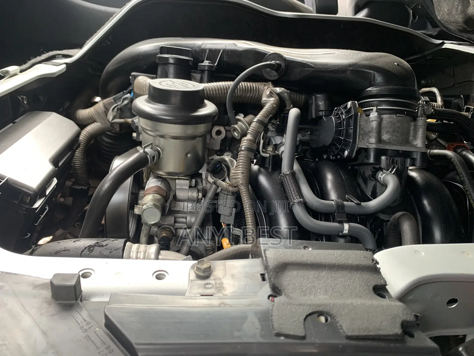 Toyota HiAce 2015 Silver