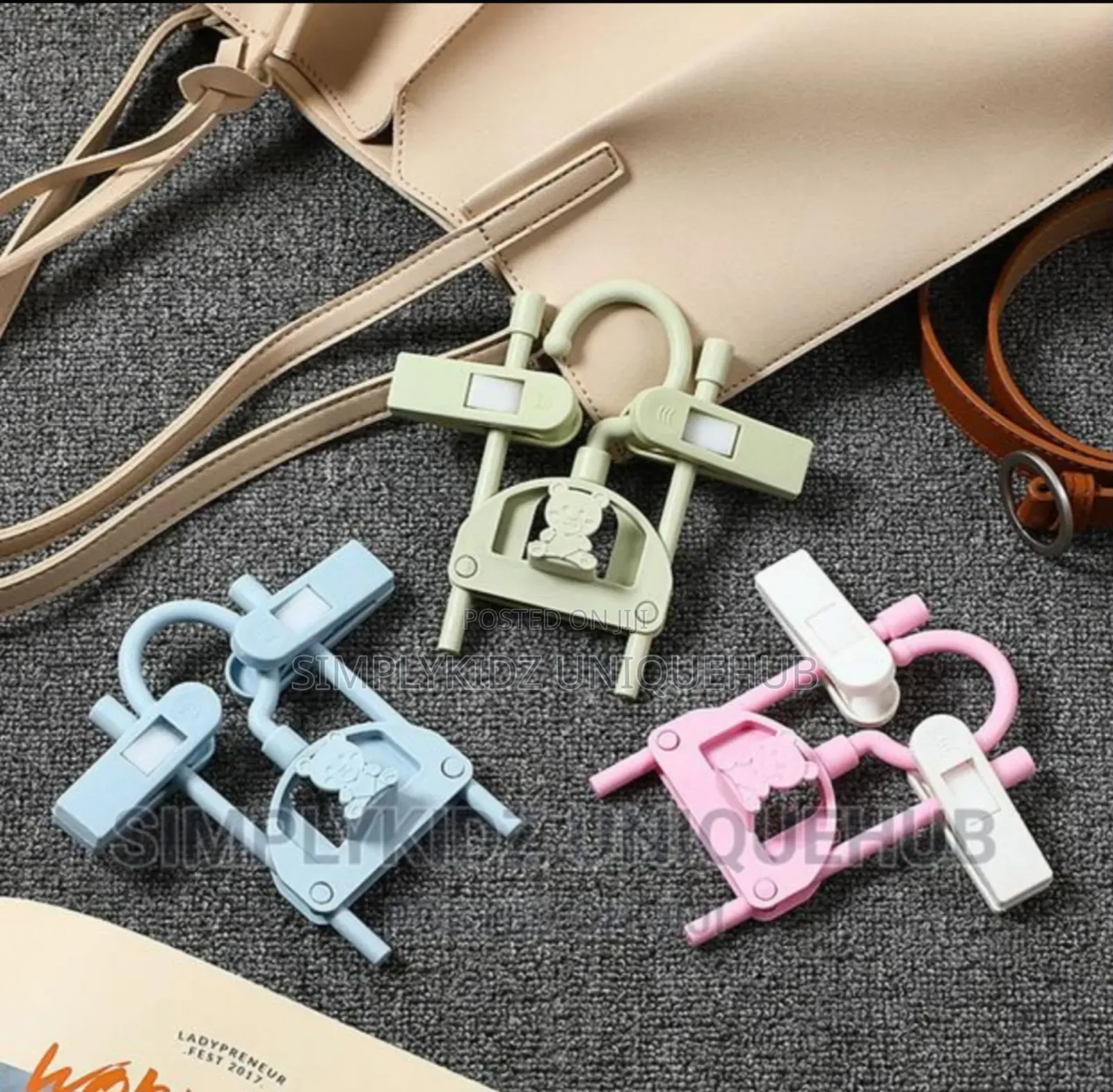 Cloth Hanger With Pegs