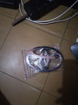 Front Grill Logo Toyota Highlander 2011 2012 2013