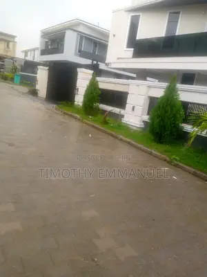 5 Bedrooms Fully Detached Duplex