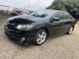 Toyota Camry SE 4dr Sedan w/Prod. End 11/13 (2.5L 4cyl 6A) 2014 Beige