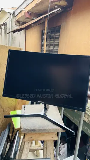 24 Inches Curve 144hz Refresh Gaming Monitor