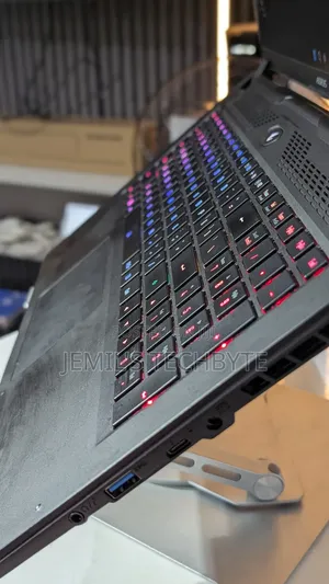 Laptop Gigabyte AORUS 17X 16GB Intel Core I7 SSD 1T