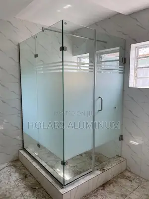 Cubicle 10mm Glass