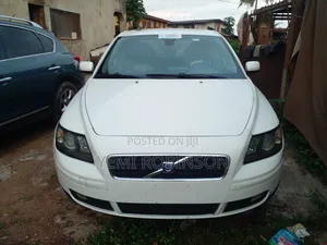 Photo - Volvo S40 2.4 Automatic 2005 White