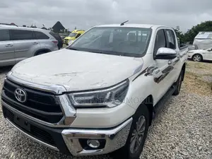 Toyota Hilux Revo Double Cab Petrol 2.7 AWD 2021 White