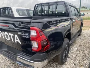 New Toyota Hilux 2024 Black