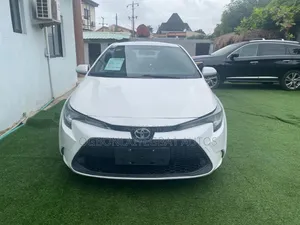 Photo - Toyota Corolla 2021 White