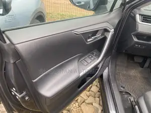 Toyota RAV4 XLE 2022 Gray