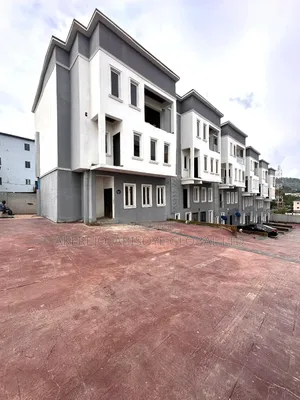 4bdrm Townhouse/Terrace in Close To Stella for sale