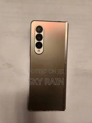 Photo - Samsung Galaxy Z Fold3 5G 256 GB Rose Gold