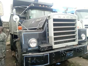 Mack Anthem 1999 Black