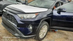 Toyota RAV4 Limited 2021 Blue