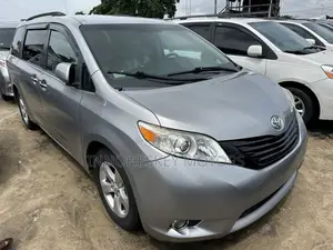 Toyota Sienna LE 7-Passenger 4dr Minivan AWD (3.5L 6cyl 6A) 2015 Silver