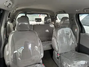 Toyota Sienna LE 7-Passenger 4dr Minivan AWD (3.5L 6cyl 6A) 2015 Silver
