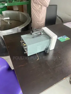 Automatic Debeaking Machine