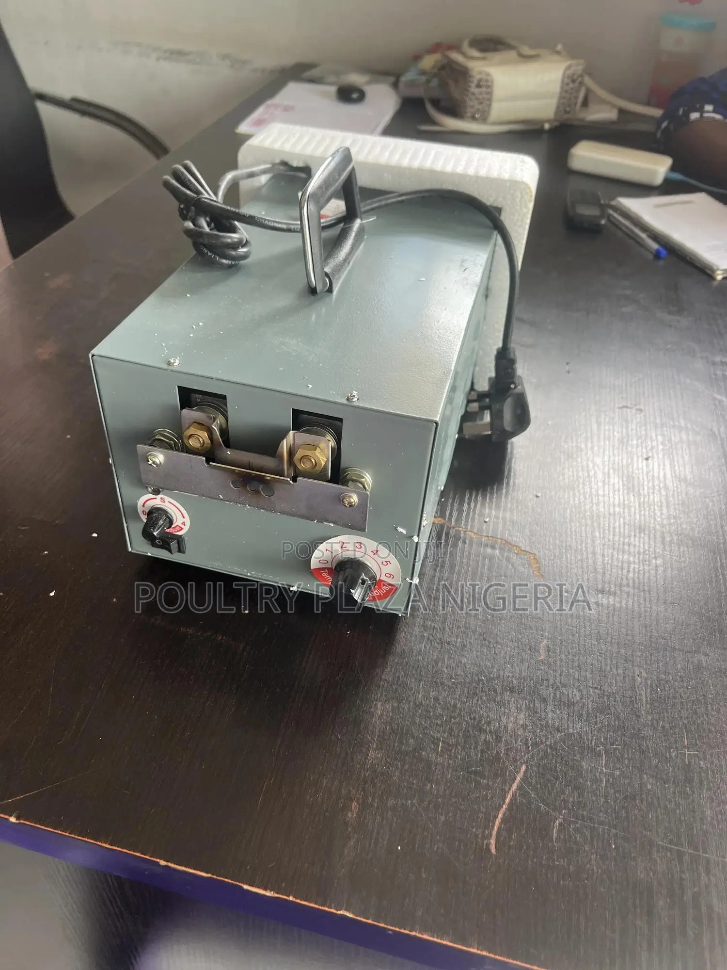Automatic Debeaking Machine