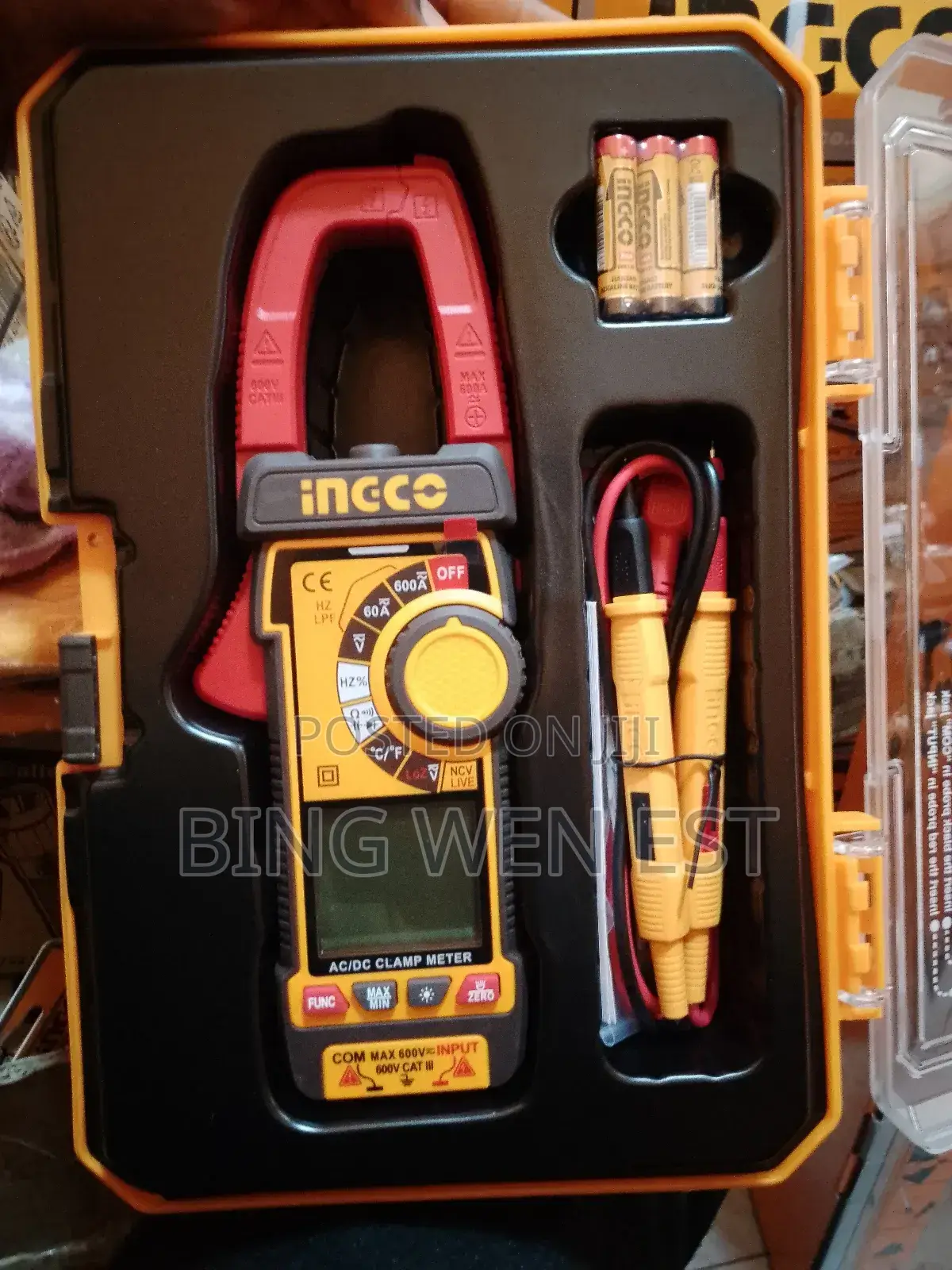 Digital Clamp Meter