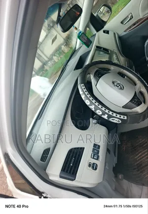 Toyota Sienna 2011 White