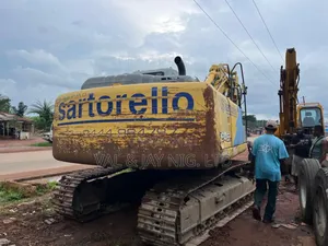 New Holland E245 Excavator - Foreign Use