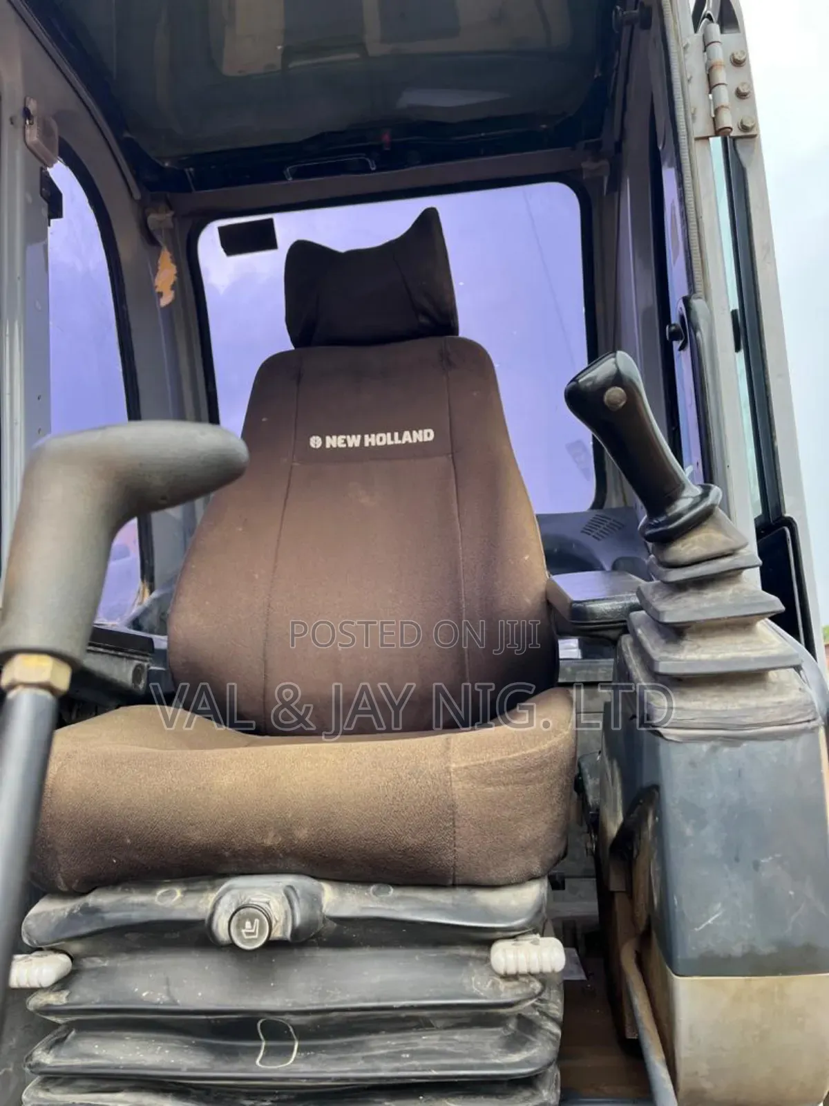 New Holland E245 Excavator - Foreign Use