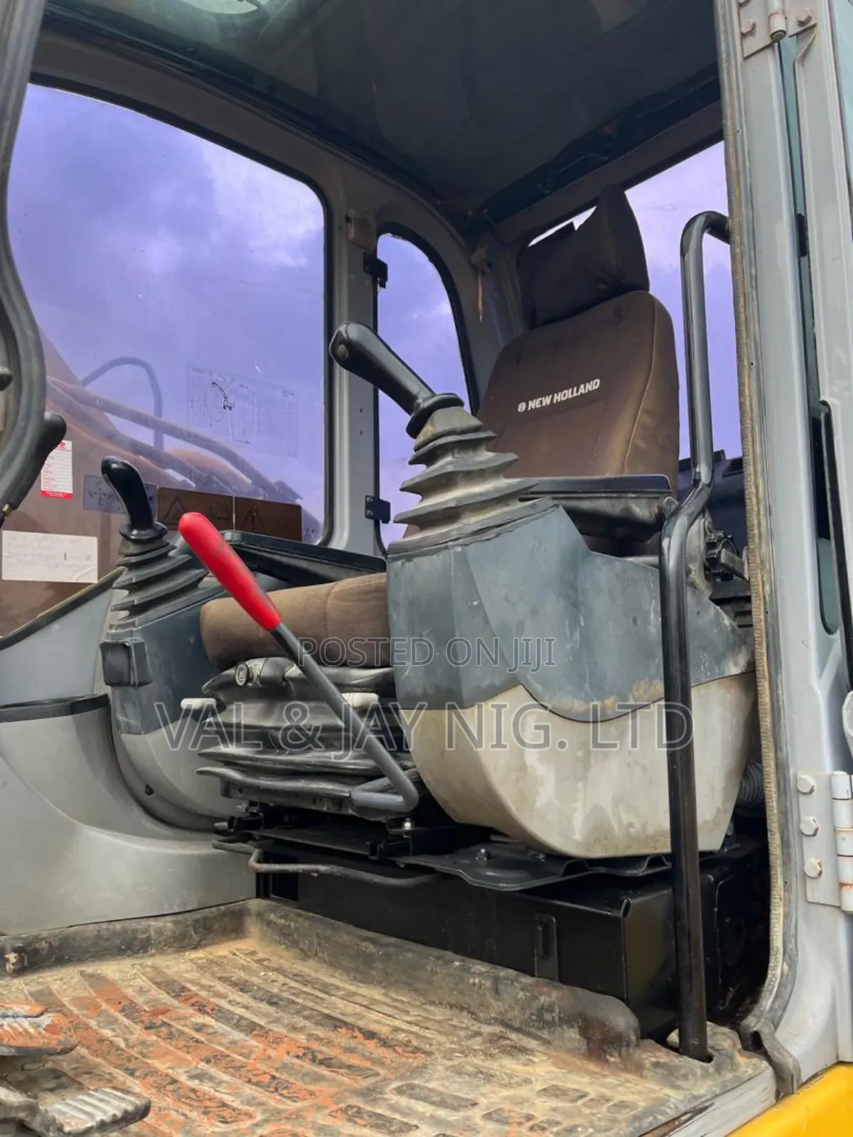 New Holland E245 Excavator - Foreign Use