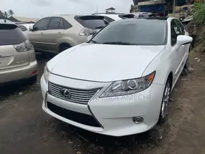 Lexus ES 350 FWD 2015 White
