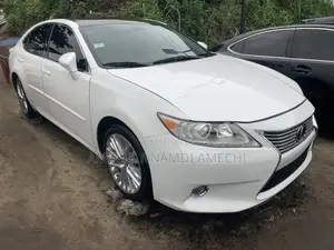 Lexus ES 350 FWD 2015 White