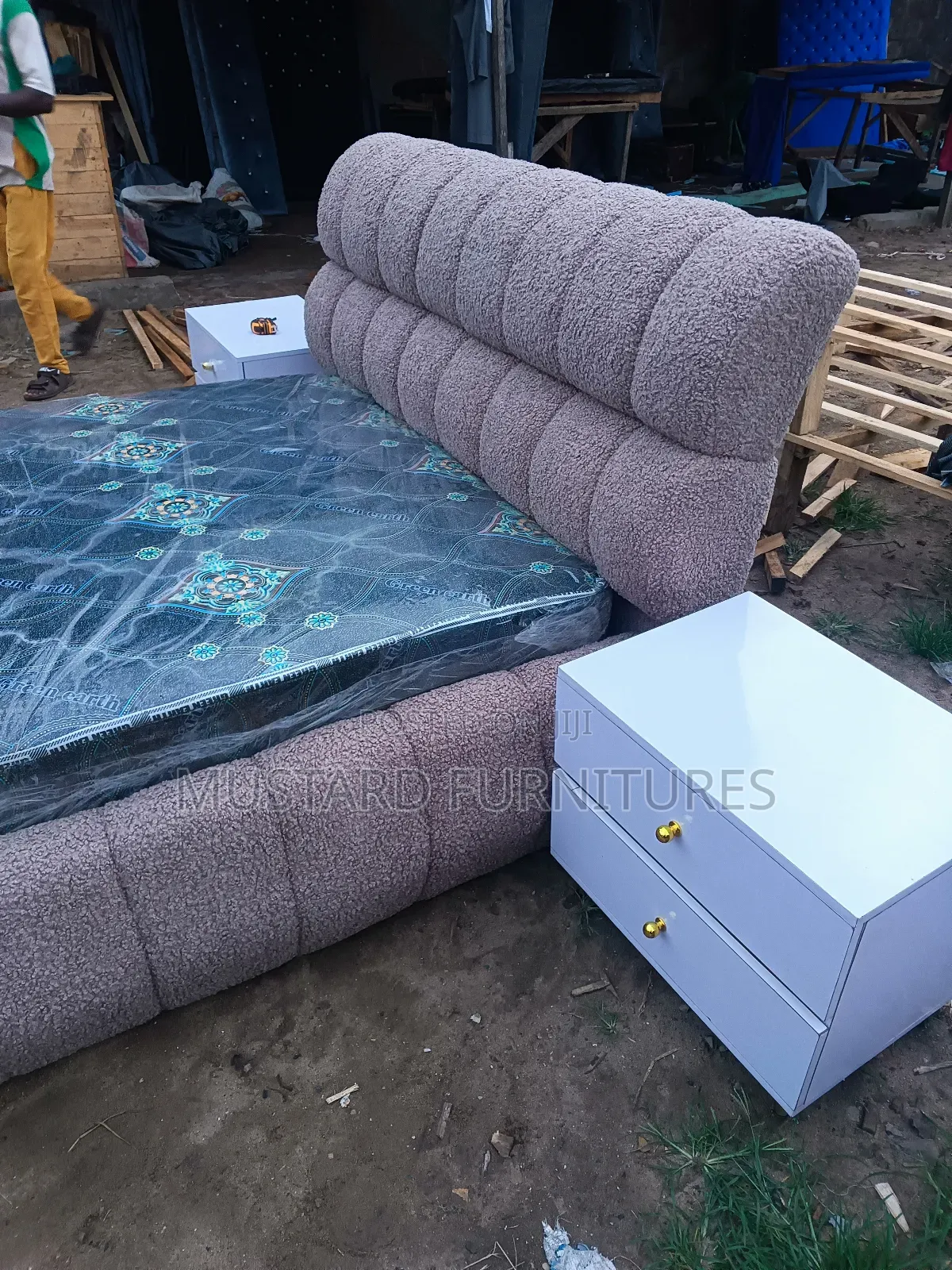 Quality 4.5x6 Bubble Bedframe