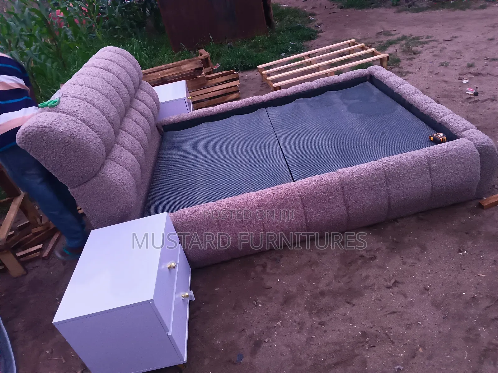 Quality 4.5x6 Bubble Bedframe