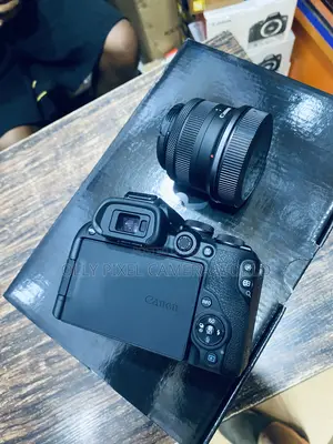Canon Eos R10